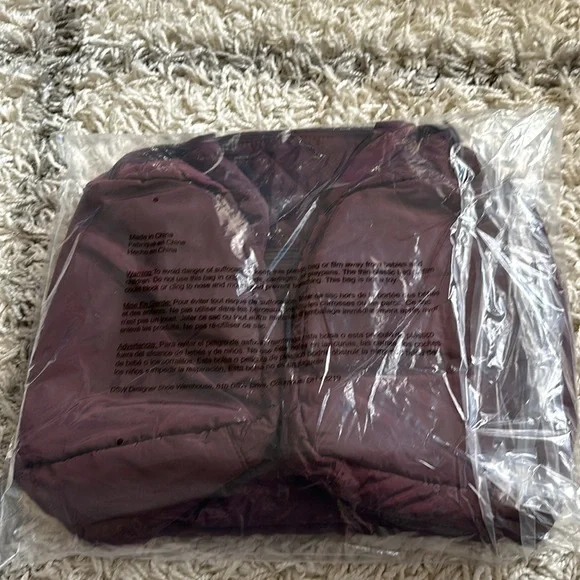 NEW DSW Puffy Weekender Travel Bag - Picture 10 of 10